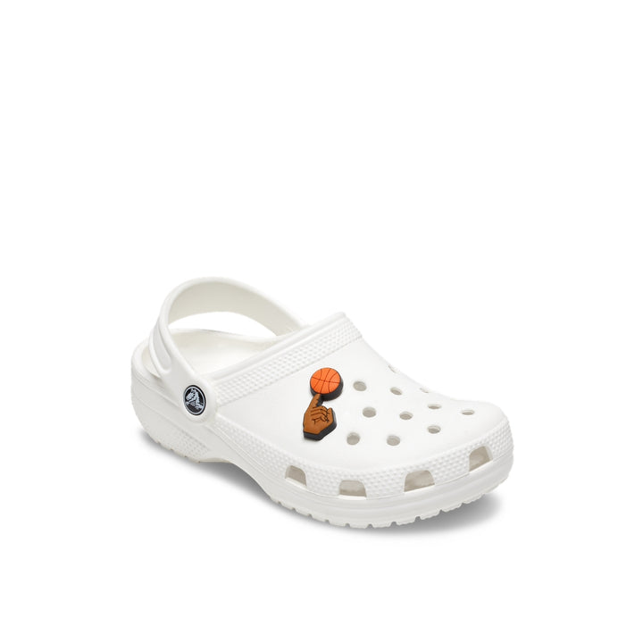 Jibbitz™ Charm Basketball on Finger - Crocs™ Việt Nam