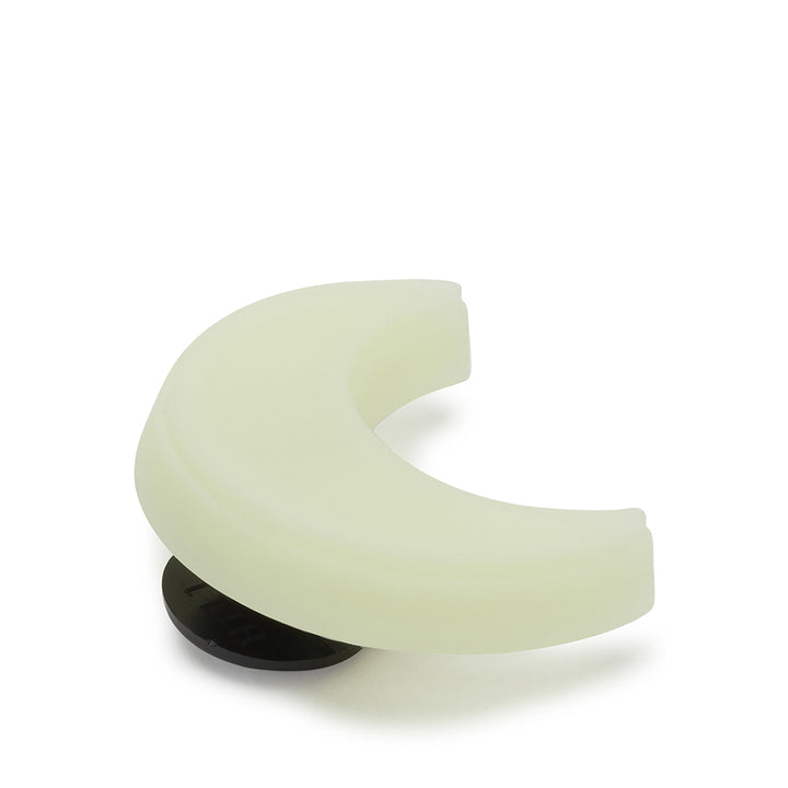 Jibbitz™ Charm Glow In The Dark Crescent Moon - Crocs™ Việt Nam