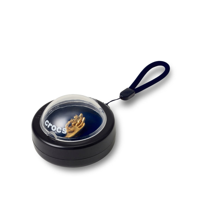Jibbitz™ Charm Gold Plated Hand and Mistletoe - Crocs™ Việt Nam